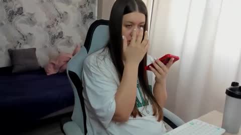 kianna_dior_ online show from 04/26/26, 06:44