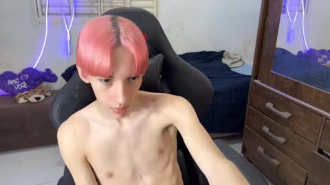 Snapshot of kiantwink chatting on 09/27/25, 10:48 kiantwink online show from 09/27/25, 10:48