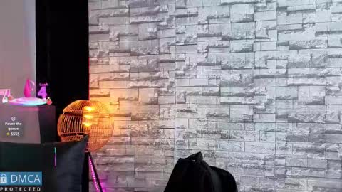 Kiara Zahiri online show from 12/17/25, 10:54