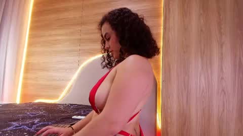 kiaralopez_ online show from 04/10/26, 04:39