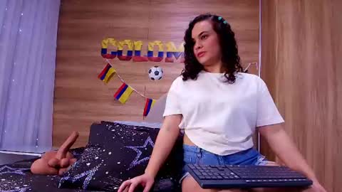 kiaralopez_ online show from 07/08/26, 03:11