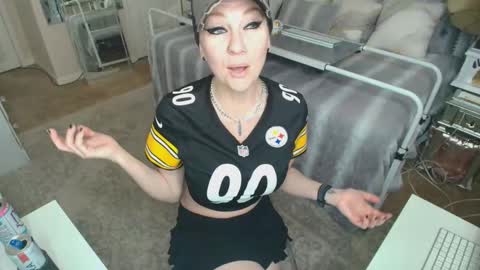 Snapshot of kiarose chatting on 10/27/25, 12:36 Kia Rose online show from 10/27/25, 12:36