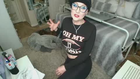 Snapshot of kiarose chatting on 11/21/25, 12:10 Kia Rose online show from 11/21/25, 12:10