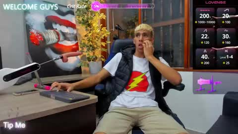 Snapshot of kieran_derek chatting on 01/18/25, 07:37 Kieran Derek online show from 01/18/25, 07:37