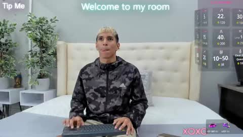 Snapshot of kieran_derek chatting on 02/14/25, 03:22 Kieran Derek online show from 02/14/25, 03:22