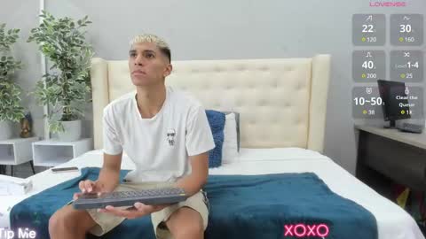 Snapshot of kieran_derek chatting on 02/18/25, 03:10 Kieran Derek online show from 02/18/25, 03:10