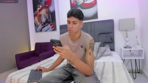 Snapshot of kieran_derek chatting on 11/19/25, 02:00 Kieran Derek online show from 11/19/25, 02:00