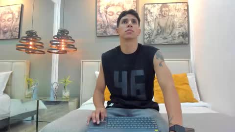 Snapshot of kieran_derek chatting on 11/25/25, 12:43 Kieran Derek online show from 11/25/25, 12:43