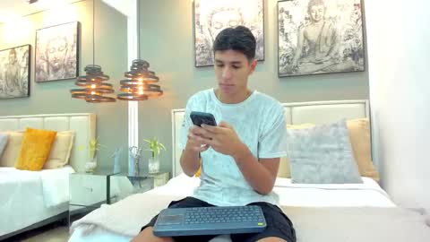 Snapshot of kieran_derek chatting on 12/17/25, 03:12 Kieran Derek online show from 12/17/25, 03:12