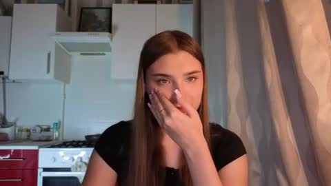 Ola my name is Lissa  Lets hit 10 Thumbs Up together   online show from 06/18/26, 03:16