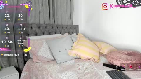 Snapshot of kiianna__ chatting on 09/12/25, 06:02 INSTAGRAM Kiannaweb online show from 09/12/25, 06:02