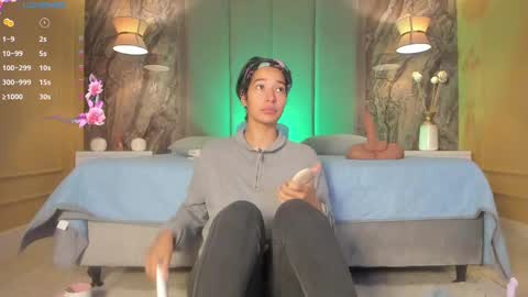 Snapshot of kiiimthompson chatting on 02/16/25, 01:05 Kim Thompson online show from 02/16/25, 01:05