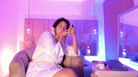 Snapshot of kiiimthompson chatting on 03/09/25, 01:04 Kim Thompson online show from 03/09/25, 01:04