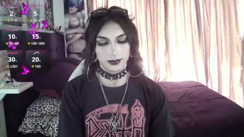 Snapshot of kiiller_queen chatting on 11/11/25, 02:28 kenny online show from 11/11/25, 02:28