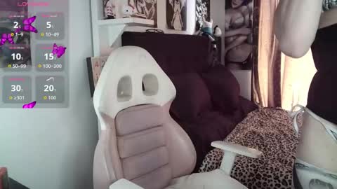 Snapshot of kiiller_queen chatting on 11/27/25, 05:37 kenny online show from 11/27/25, 05:37