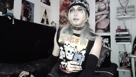 Snapshot of kiiller_queen chatting on 05/19/26, 08:59 kenny online show from 05/19/26, 08:59