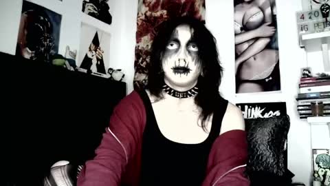 Snapshot of kiiller_queen chatting on 06/08/26, 01:28 kenny online show from 06/08/26, 01:28