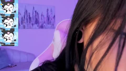 Snapshot of kiki_cams chatting on 01/22/25, 04:23 kIKI online show from 01/22/25, 04:23