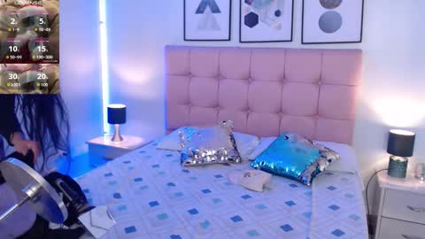 Snapshot of kiki_cams chatting on 11/22/25, 06:40 kIKI online show from 11/22/25, 06:40