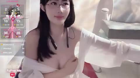 Snapshot of kiki_loveu chatting on 12/19/24, 04:24 kiki_loveu online show from 12/19/24, 04:24