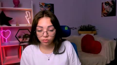 Snapshot of kiki_swan chatting on 03/10/25, 09:53 kiki_swan online show from 03/10/25, 09:53