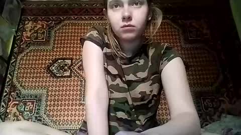 kikibang_ online show from 10/17/25, 08:28