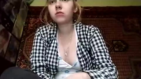 kikibang_ online show from 10/28/25, 08:18