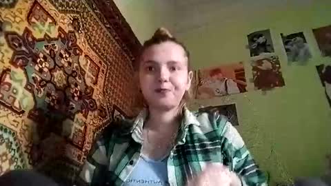 kikibang_ online show from 10/31/25, 08:26