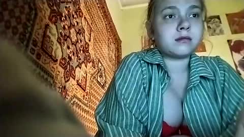 kikibang_ online show from 04/29/26, 07:31