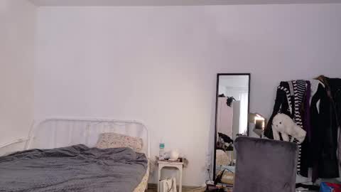 Kiki online show from 04/24/26, 06:49