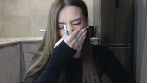 EvaAnna online show from 12/19/24, 12:24