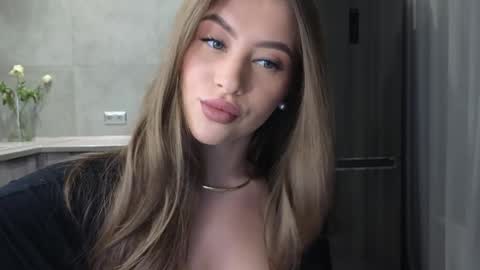 EvaAnna online show from 12/27/24, 10:37