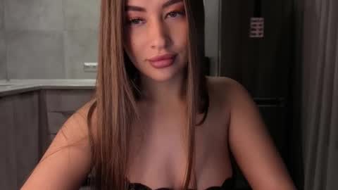 EvaAnna online show from 12/15/25, 06:23