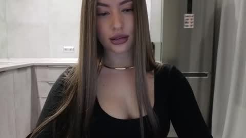 Snapshot of killer__girls chatting on 12/22/25, 08:17 EvaAnna online show from 12/22/25, 08:17