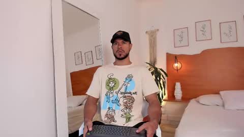 Snapshot of killua_zagarra_ chatting on 09/08/25, 08:41 Kilua Muscle guy online show from 09/08/25, 08:41