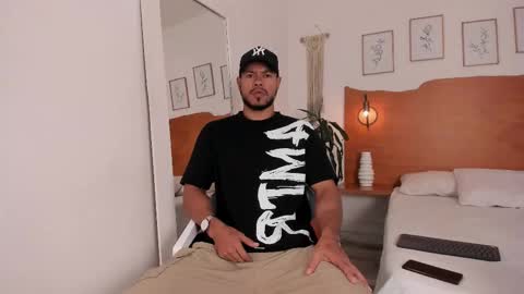 Snapshot of killua_zagarra_ chatting on 09/13/25, 09:47 Kilua Muscle guy online show from 09/13/25, 09:47