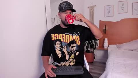 Snapshot of killua_zagarra_ chatting on 10/16/25, 09:38 Kilua Muscle guy online show from 10/16/25, 09:38