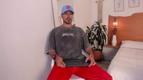 Snapshot of killua_zagarra_ chatting on 11/08/25, 09:46 Kilua Muscle guy online show from 11/08/25, 09:46