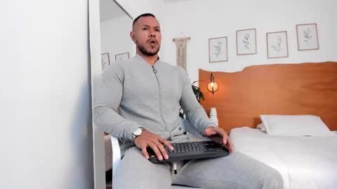 Snapshot of killua_zagarra_ chatting on 03/24/26, 08:36 Kilua Muscle guy online show from 03/24/26, 08:36