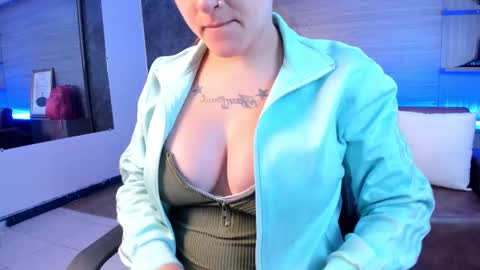 Kim online show from 10/08/25, 10:46