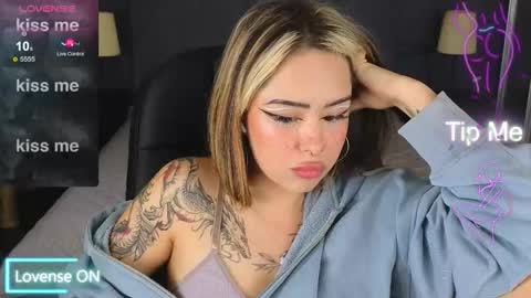 Kim online show from 10/21/25, 08:42