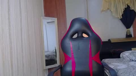 Snapshot of kim_curly_ chatting on 11/08/25, 07:56 KIM online show from 11/08/25, 07:56