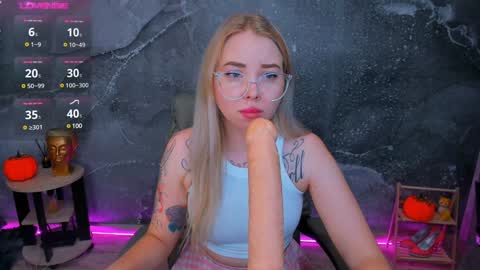 Snapshot of kim_girl_next_door chatting on 12/02/24, 01:35 KIM online show from 12/02/24, 01:35