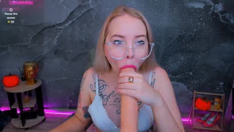 Snapshot of kim_girl_next_door chatting on 12/06/24, 06:26 KIM online show from 12/06/24, 06:26