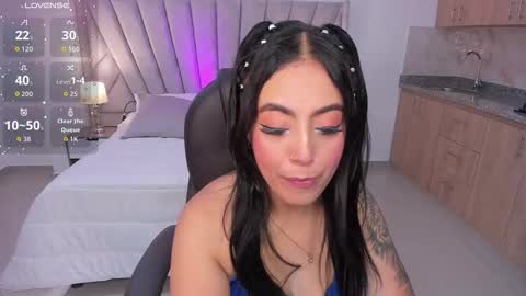 Snapshot of kim_thompson_ chatting on 11/10/25, 11:09 kim online show from 11/10/25, 11:09