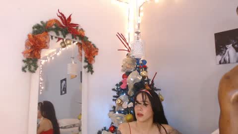 Snapshot of kimandyuk chatting on 12/18/24, 10:35 Kim  Yuk online show from 12/18/24, 10:35