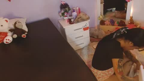 Snapshot of kimandyuk chatting on 02/20/25, 01:57 Kim  Yuk online show from 02/20/25, 01:57