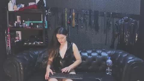  KIMBERLY SWAN  online show from 03/01/25, 08:21