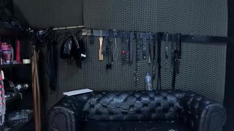  KIMBERLY SWAN  online show from 11/04/25, 11:37