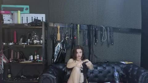  KIMBERLY SWAN  online show from 11/30/25, 06:23